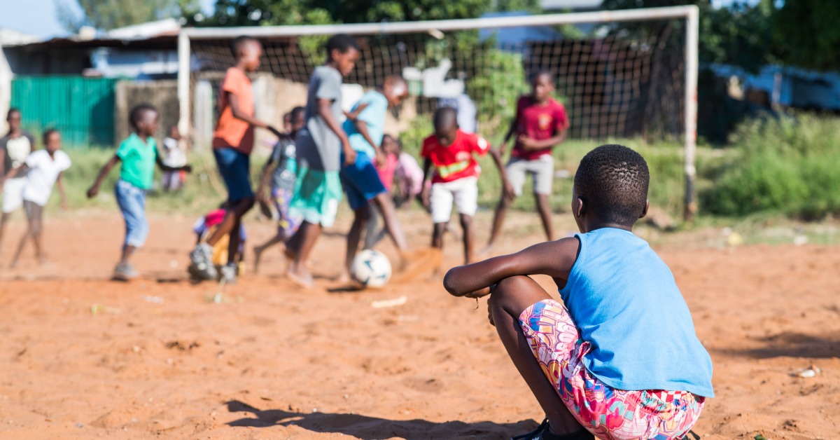 LFDWdach's tweet photo. Der 8-jährige Kiven Luis liebt Fußball und träumt davon, Polizist zu werden. Doch ein Unfall veränderte alles – ein Stein traft sein Auge und verursacht Grauen Star. 💔​

Schenke Kindern Augenlicht! 👉 https://t.co/82bbXoY0rk

#LichtfürdieWelt #Augengesundheit #Spenden #Donation https://t.co/bFBCMxZqka