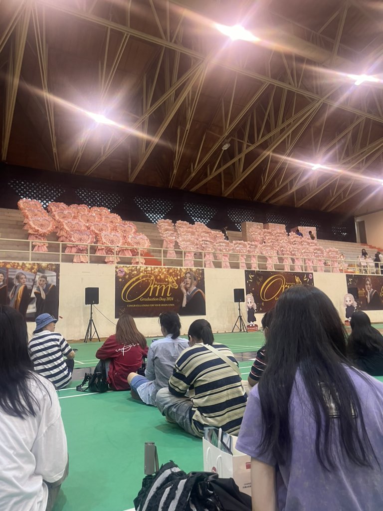 lingormtokkr's tweet photo. #OrmkornGraduation
넘 더워ㅜㅜㅜㅜㅜㅜㅜ💀
#옴콘나팟 #옴 #ormkornnaphat https://t.co/HKh8196uZ1