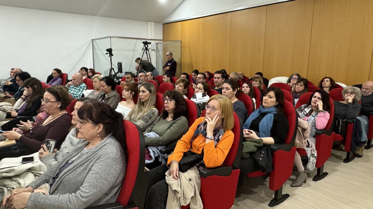 ccoopv's tweet photo. #25N #PerTotes
🎙 @AnaGarciaCCOOPV És imprescindible intensificar l'acció sindical contra estructures que són el caldo de cultiu de la violència masclista:
• feminització de la pobresa
• +60 % desocupació
• precarietat
• cures en solitari https://t.co/ApugrGzGXY