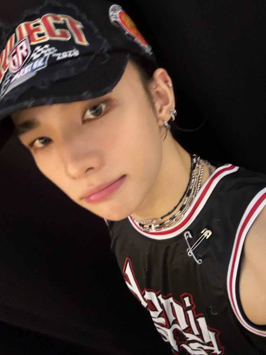 🥟- 🌱 
[251124] 7:04-7:05 PM KST

*SELFIES

I was gonna forget so I didn’t send them

What am I saying

I was gonna send them but I forgot so I didn’t send 

🤦‍♂️am I really a pabo