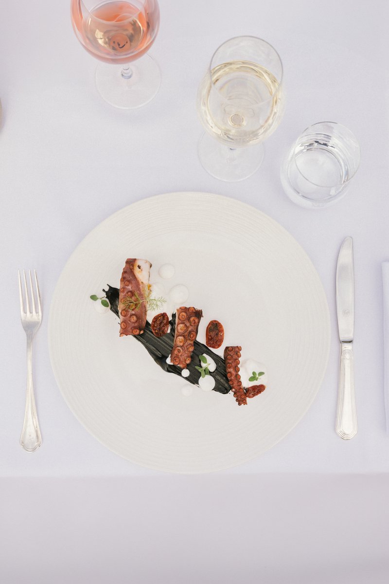 Today, our chef recommends crispy octopus: grilled octopus tentacle, stracciatella cheese, squid ink mayonnaise, confit cherry tomatoes and marjoram.

#AugustusHotelResort #LuxuryLifestyle #FortedeiMarmi