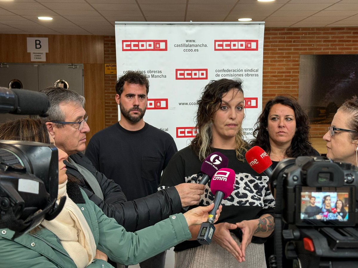 CCOOclm's tweet photo. 📷En nuestra sede de #Guadalajara estamos celebrando la jornada “La fábrica de los agresores:
cultura de la violación” en el Centro San José
#25N #Porti #Pormi https://t.co/RZ9TmHM3Y8
