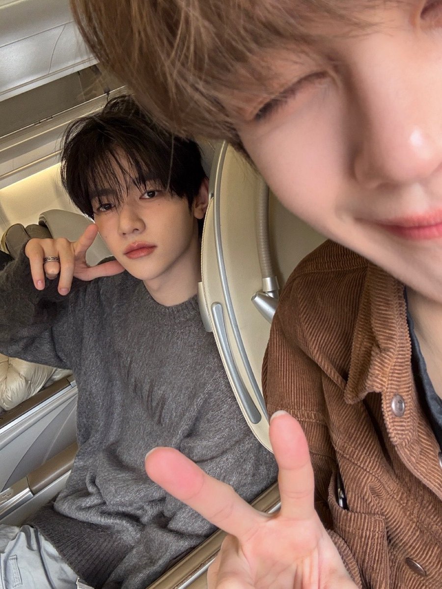 spillthevins's tweet photo. 💭 241125 7:11 PM KST

(photo)

i ate a lot for lunch todayyy ㅎㅎㅎ

matt-language

(photo sent thrice)

wah the lag is jjang

(photo sent thrice)

(photo)

the lag… that’s too much right… https://t.co/wxQI1j3Zh4