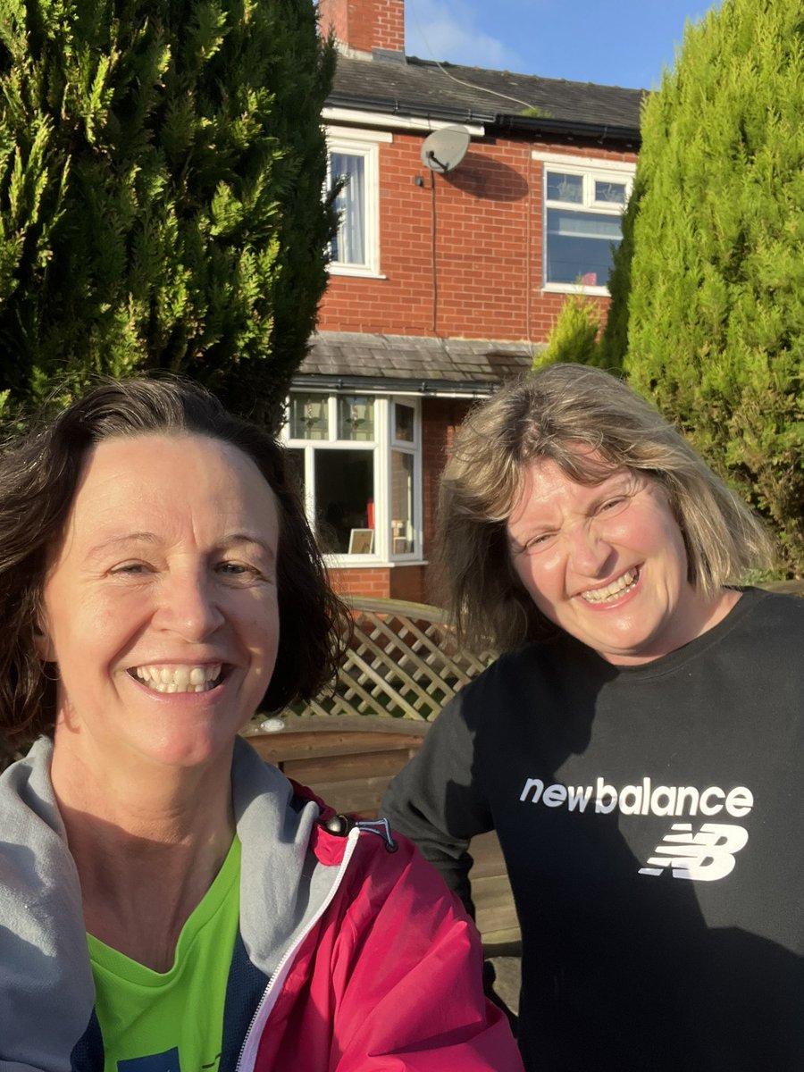 Morning gang. 1-2-1 done…… despite going flying over a rock hidden by leaves and scraping my joints and right palm 💪🏻😂 …another dog sitting job booked in for 2025… Happy Monday!!!