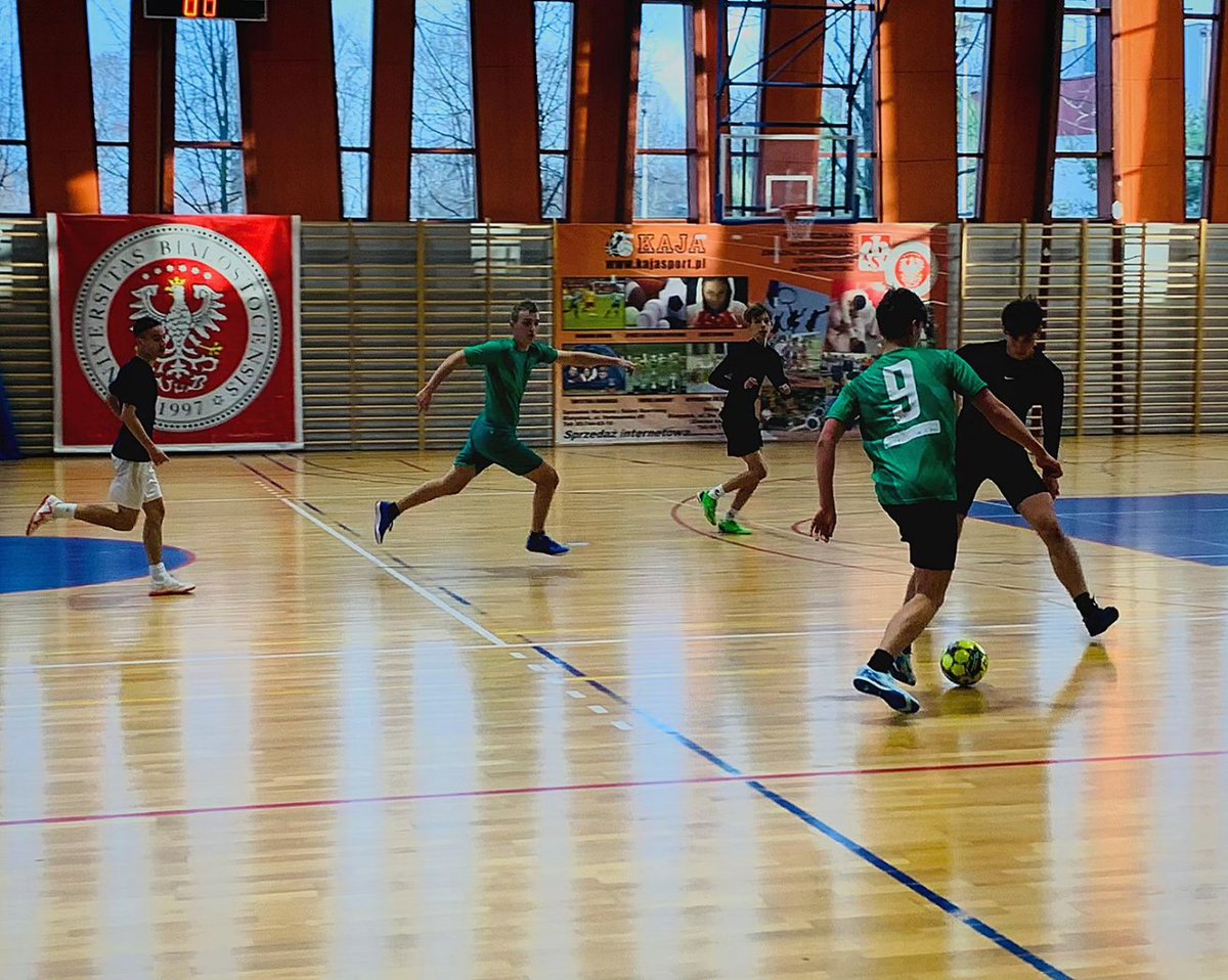 mlodzipodlaskie's tweet photo. 📣 23 listopada odbył się II Turniej Piłkarski o Puchar Młodzieżowego Sejmiku Województwa Podlaskiego. 🏆

✅️ W wydarzeniu udział wzięło 1️⃣1️⃣ drużyn z całego województwa. 

Gratulujemy wszystkim drużynom walki i zaangażowania.👋

Dziękujemy! 😁

#TurniejMSWP https://t.co/gHpx6WBTKp