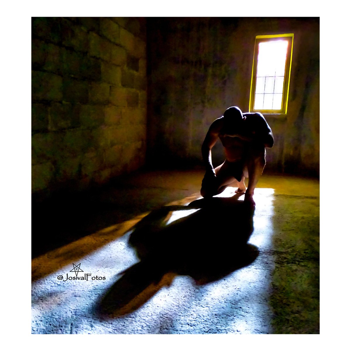 JosivalFotos's tweet photo. El #hombre y sus sombras. Un cuerpo dispuesto.

Foto: @JosivalFotos 
Modelo: #Pedro No. 14 

Versión en @JosivalNegro 

#BDSM #bdsmroom #male #malepregnancy https://t.co/T1iXcjGEzI