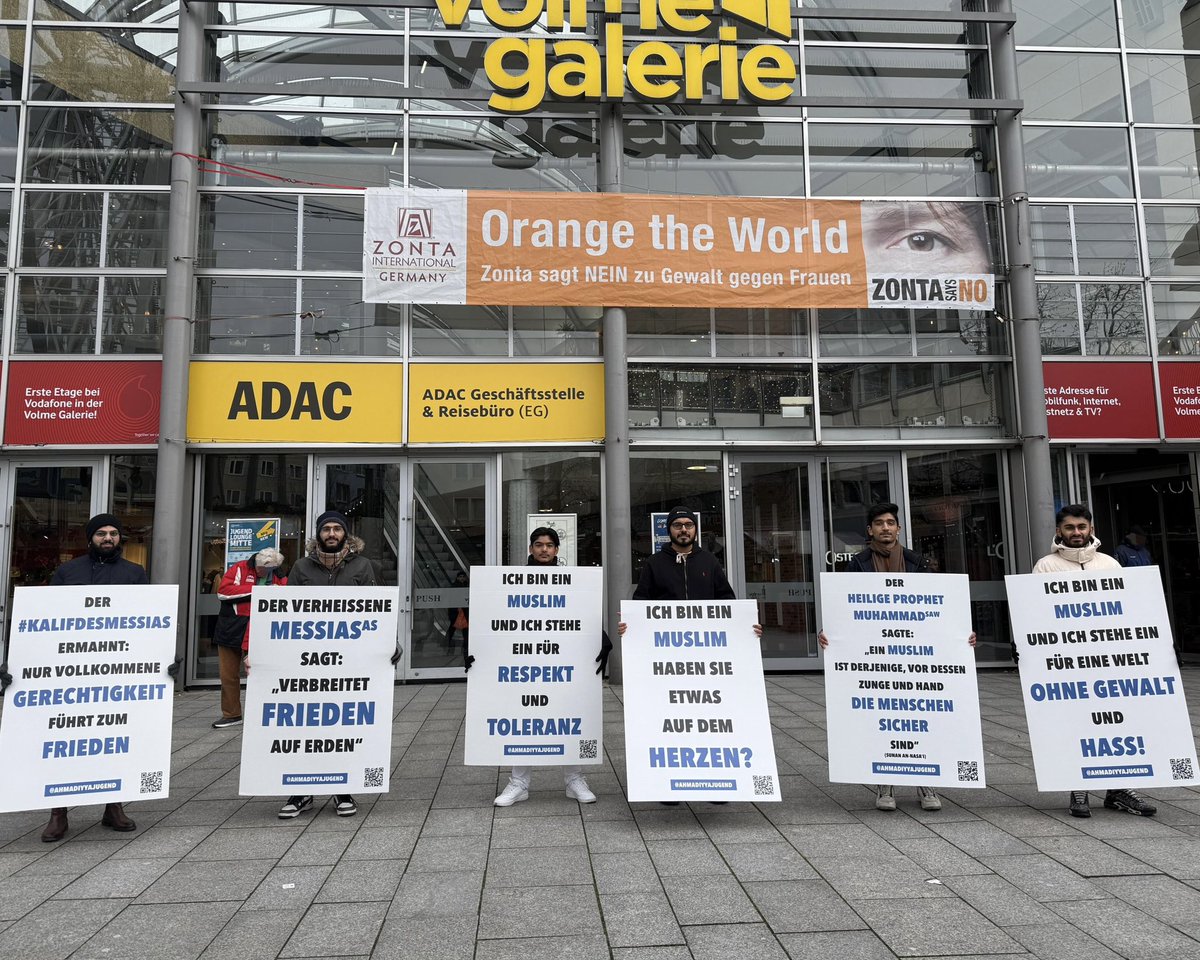 AhmadiyyaJugend's tweet photo. Auch bei niedrigen Temperaturen bleiben Gespräche wichtig – für mehr Verständnis und Miteinander.

#Dialogaktion #Verständigung #AhmadiyyaJugend #Aufklärung #Bundesweit #Deutschland https://t.co/nShmGNWLre