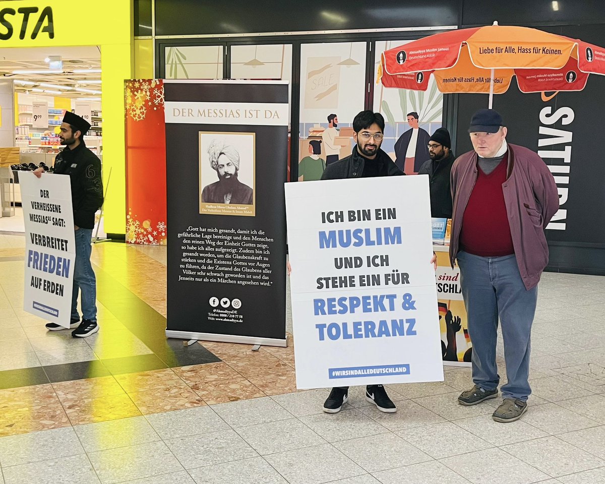 AhmadiyyaJugend's tweet photo. Auch bei niedrigen Temperaturen bleiben Gespräche wichtig – für mehr Verständnis und Miteinander.

#Dialogaktion #Verständigung #AhmadiyyaJugend #Aufklärung #Bundesweit #Deutschland https://t.co/nShmGNWLre