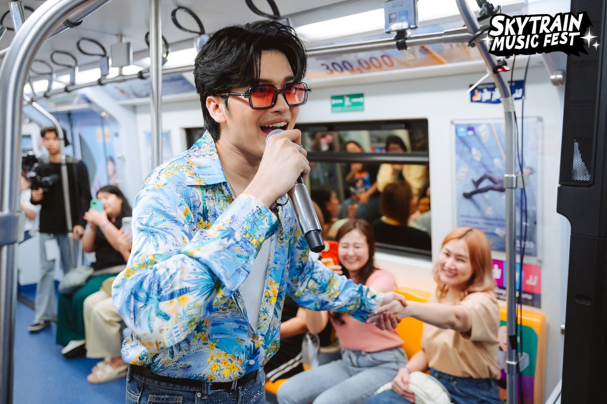 SkytrainFest's tweet photo. ภาพบรรยากาศความสนุกขบวน NONT TANONT ในงาน SkyTrain Music Fest Day 2 (24/11/2024) 🚈

ขอบคุณทุกคนที่มาร่วมเปิดประสบการณ์ใหม่ด้วยกันใน SkyTrain Music Fest ! ✨

#NONTTANONT
#SkyTrainMusicFest #VGI #BTS #GoodthingsHappen #ZaapWorld
#LOVEiSENTERTAINMENT
#KrungthaiAXALife https://t.co/3h6qQ6gExs