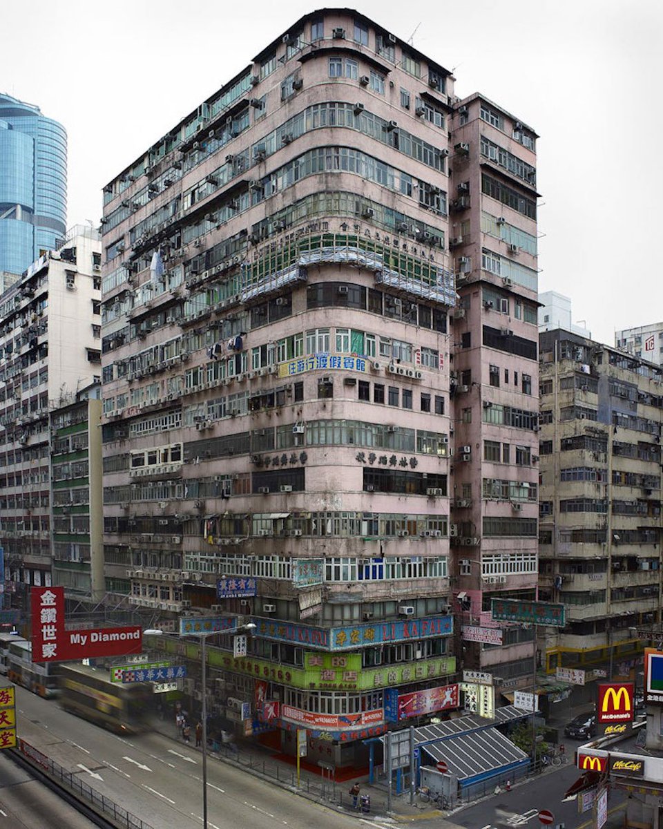 FedeItaliano76's tweet photo. Hong Kong's corner houses as captured by Michael Wolf (1954–2019) https://t.co/1RV6h9wmBZ