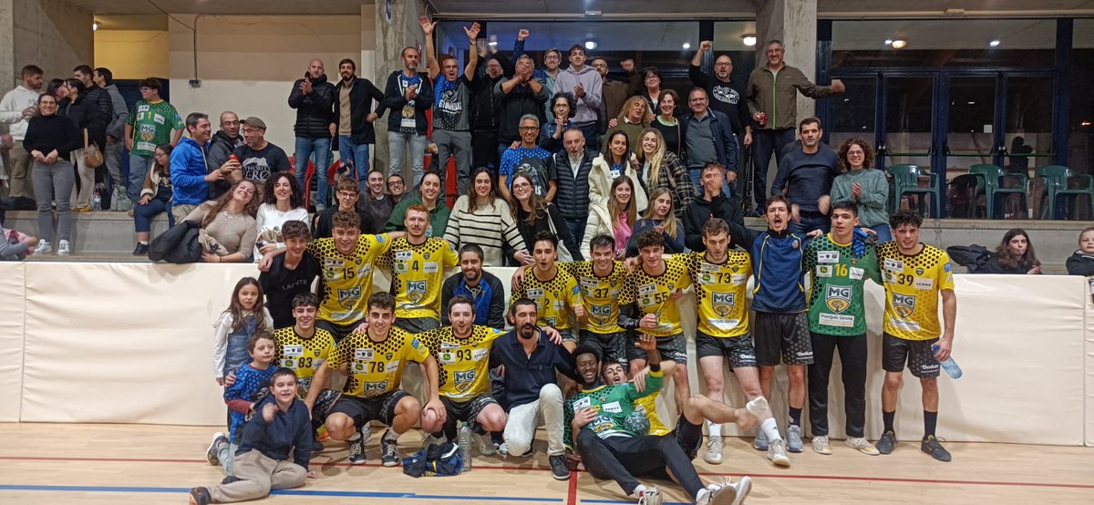 HandbolFornells's tweet photo. Victòria de l'Equip Sènior A contra el @HEsplugues  per 32 a 29.
Quin partit!
Enhorabona nois!
#handbol #aefornells #fornellsdelaselva #unpobleunequipsomhifornells https://t.co/51lv9rGV4q