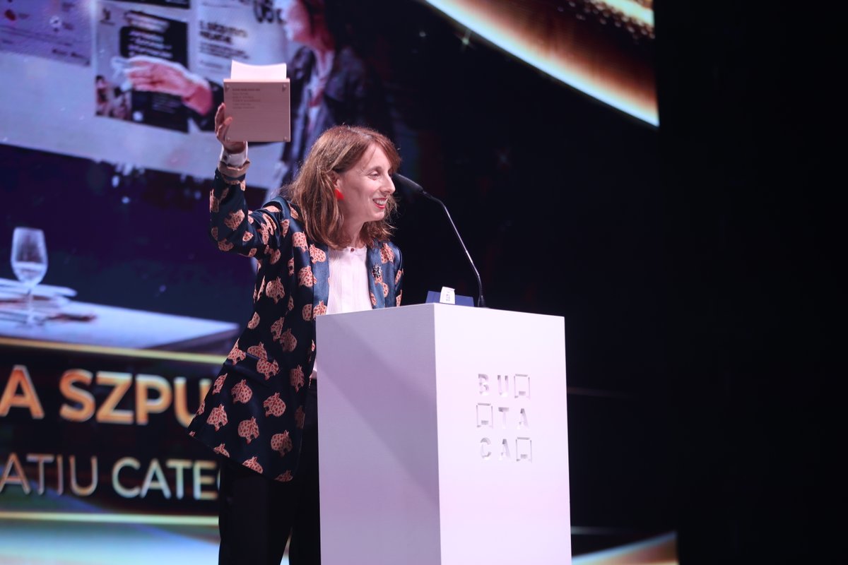 Premis Butaca (@premisbutaca) on Twitter photo La Butaca al millor text dels XXX #PremisButaca va ser per Victoria <a href="/szpunberg/">Victoria Szpunberg</a> per "L'imperatiu categòric" ❤️ La Butaca al millor text dels XXX #PremisButaca va ser per Victoria <a href="/szpunberg/">Victoria Szpunberg</a> per "L'imperatiu categòric" ❤️