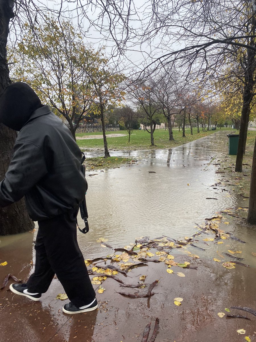 yeni yapılan davutpaşa yüzme havuzuna hepinizi bekleriz 🙏(yer:ortabahçe)