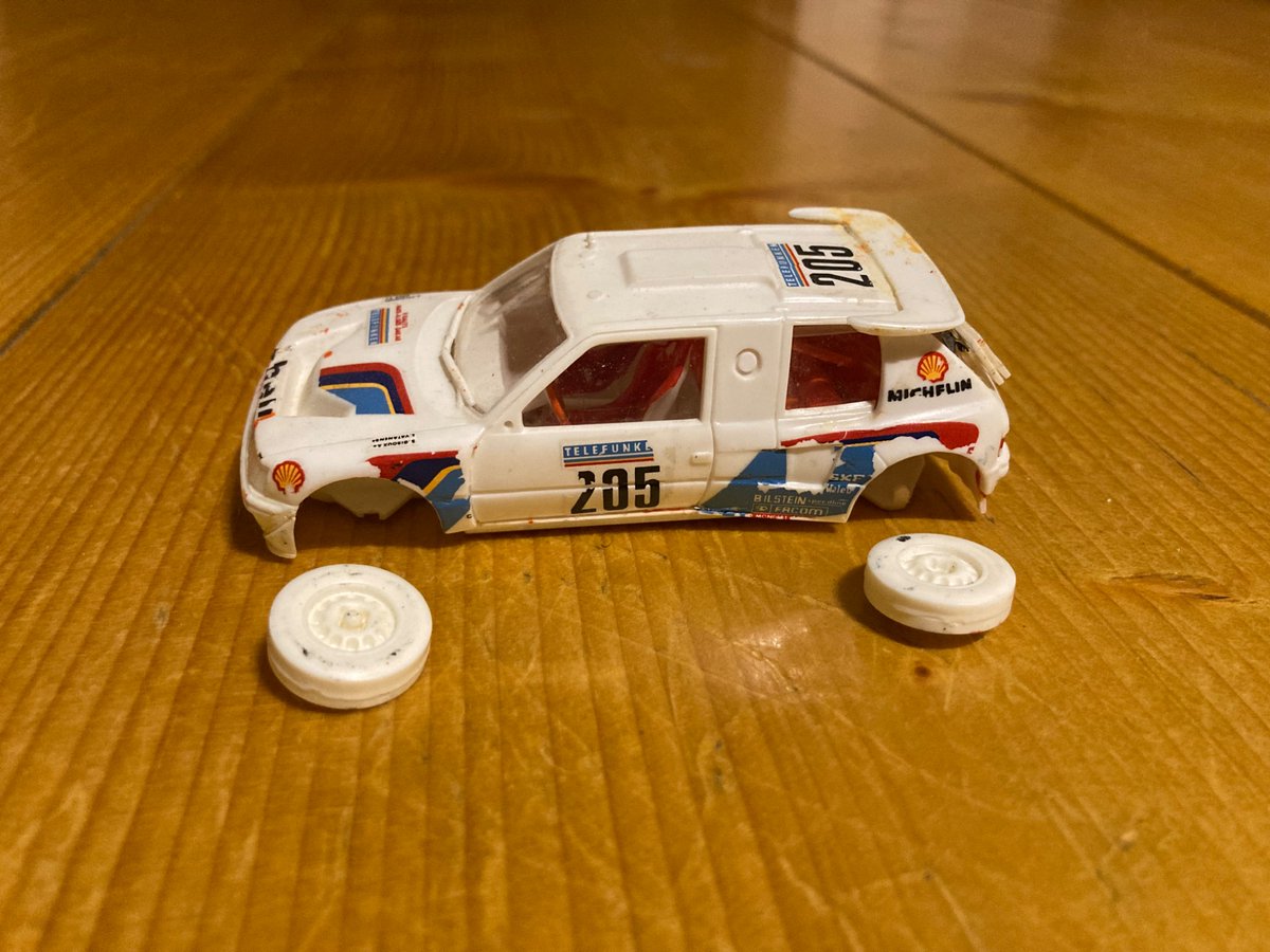 Aizvadītajās brīvdienās noslēdzās ne tikai WRC sezona, bet arī vietējais leģendu rallijs. Edvartonkuls, pašam nezinot, bija izīrējis (uz neizdevīgiem nosacījumiem) savas bērnības loloto rallija komandu ne pārāk pieredzējušiem pilotiem (1 un 3 g.) Bankrots. Nākamsezon nestartēsim!