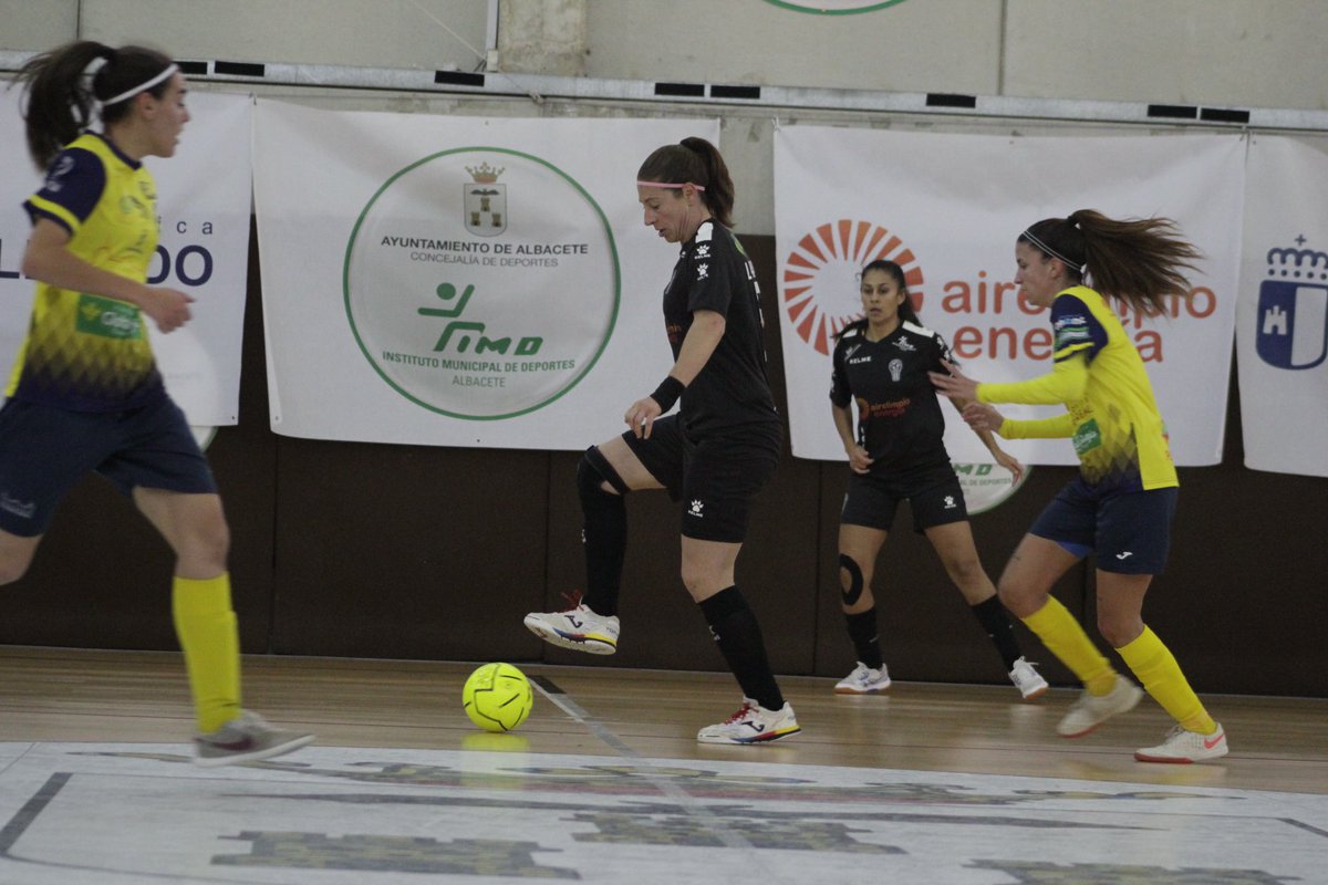 UDAFalbafutsal's tweet photo. #UDAFVSSalesianosPuestollano

📸 @miiriam_lg https://t.co/hHQzmO6qWy