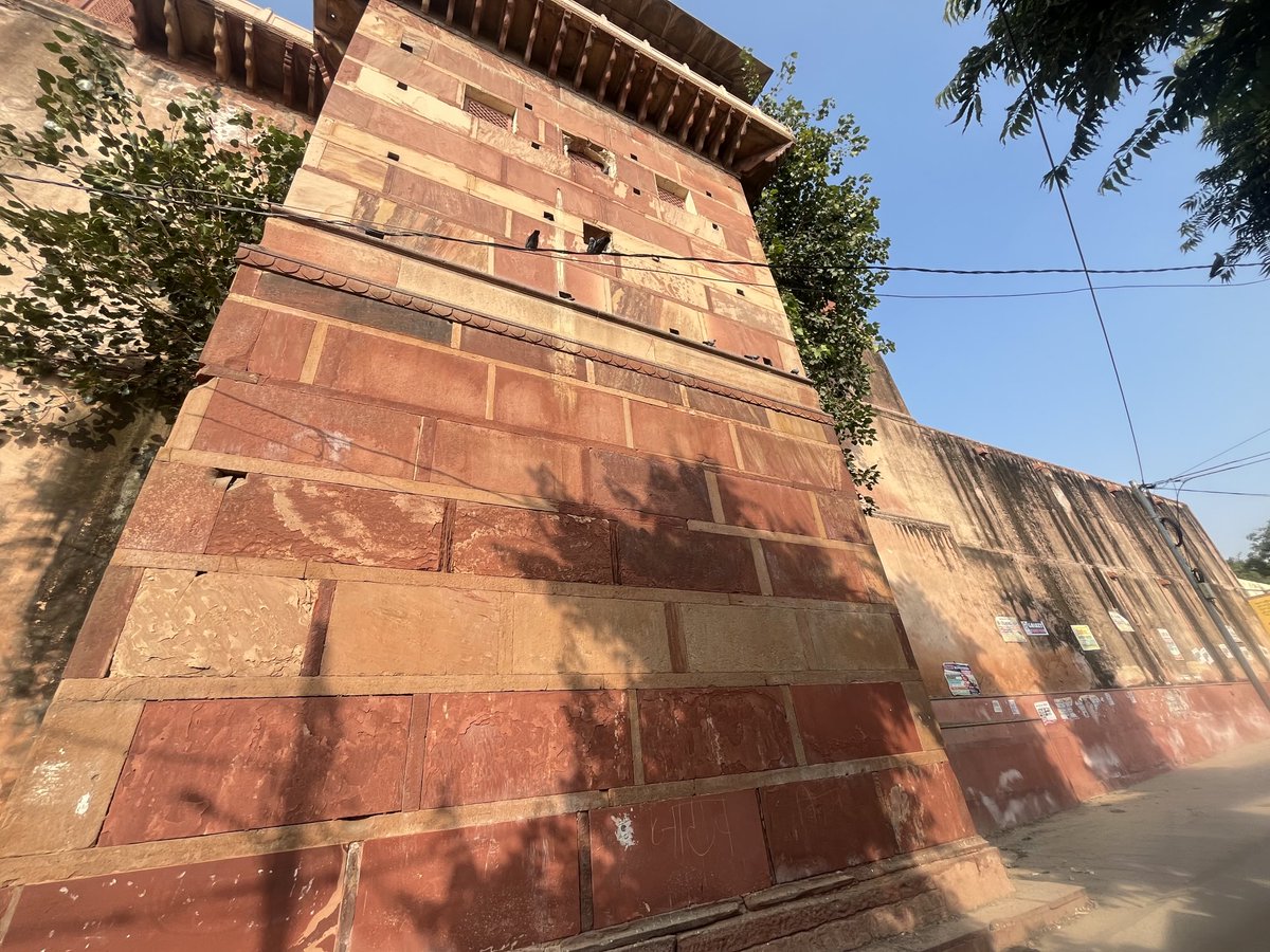 MulaMutha's tweet photo. The fort of Kumher. Memorable due to the siege of 1753 by Raghunath rao or Raghoba dada, Suraj mal’s stoic defence and the death of Khande rao~Malharji Holkar’s only son…
#SolsticeAtPanipat for more!
The fort is under extensive repairs by @ASIGoI and the gate was lockd. https://t.co/IrtN8WlrSi