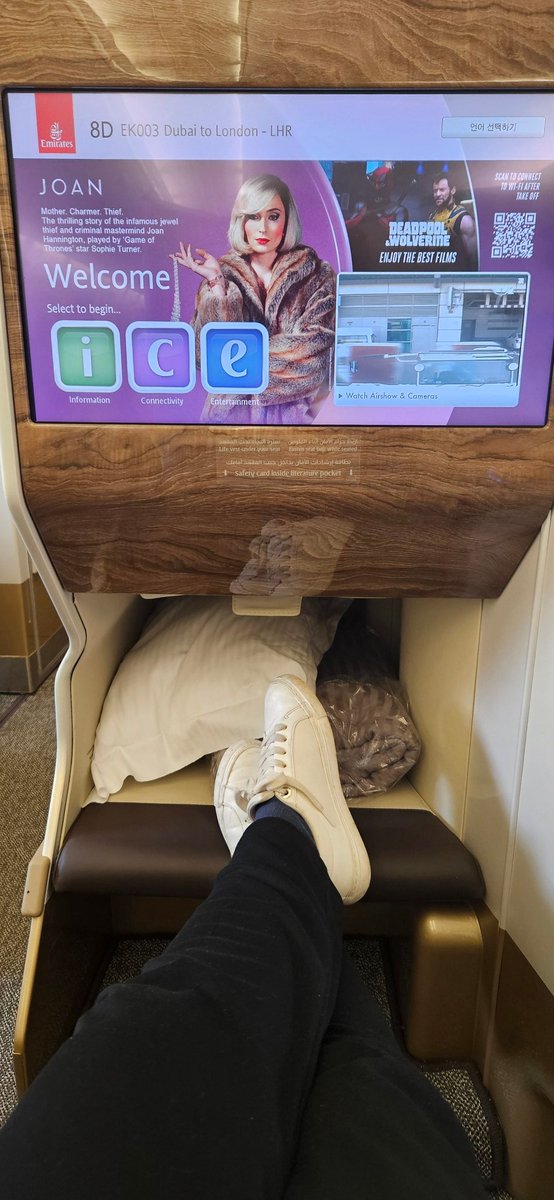 Gotta love a cheeky wee last minute upgrade on <a href="/emirates/">Emirates</a>.
First tine in biz on A380. Exciting for #planegeek like me