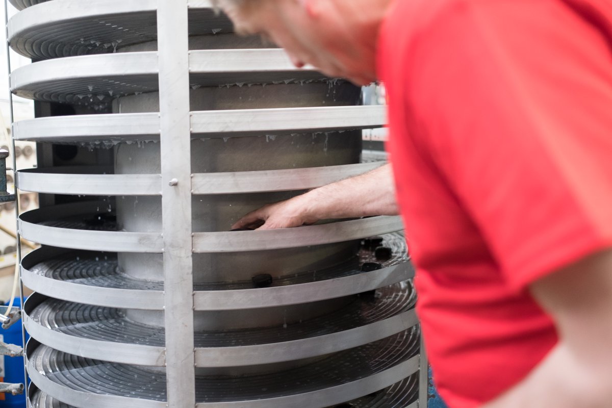 RubberMoulding's tweet image. Farewell, imperfections. 👋 It’s a vibratory #deburring kind of morning for us!

This efficient finishing process is perfect for removing burrs, sharp edges and other imperfections from #rubber mouldings, especially in industries where appearance and functionality are critical.
