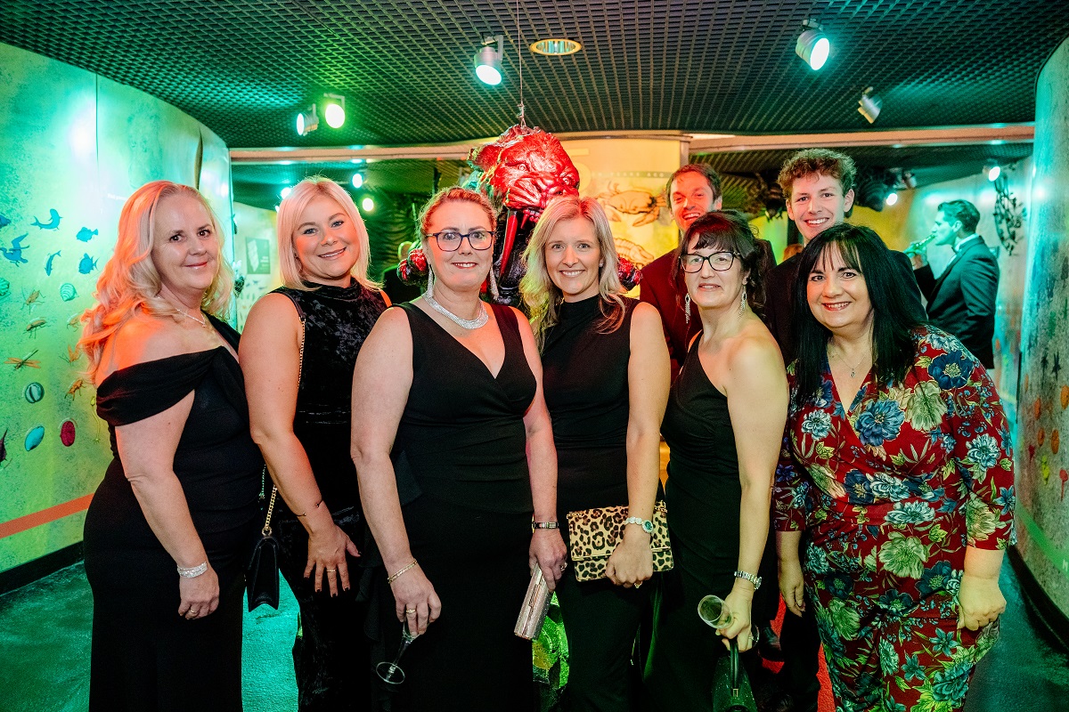 durham_uni's tweet photo. We were delighted to attend the UK &amp; Ireland @greengowns Awards for 2 categories. We were also Highly Commended in the International Awards 🌍

This recognises our work to promote sustainability and its impact locally, nationally and internationally 👉 https://t.co/gCsIGuOPRi https://t.co/oTx2BXuxeA