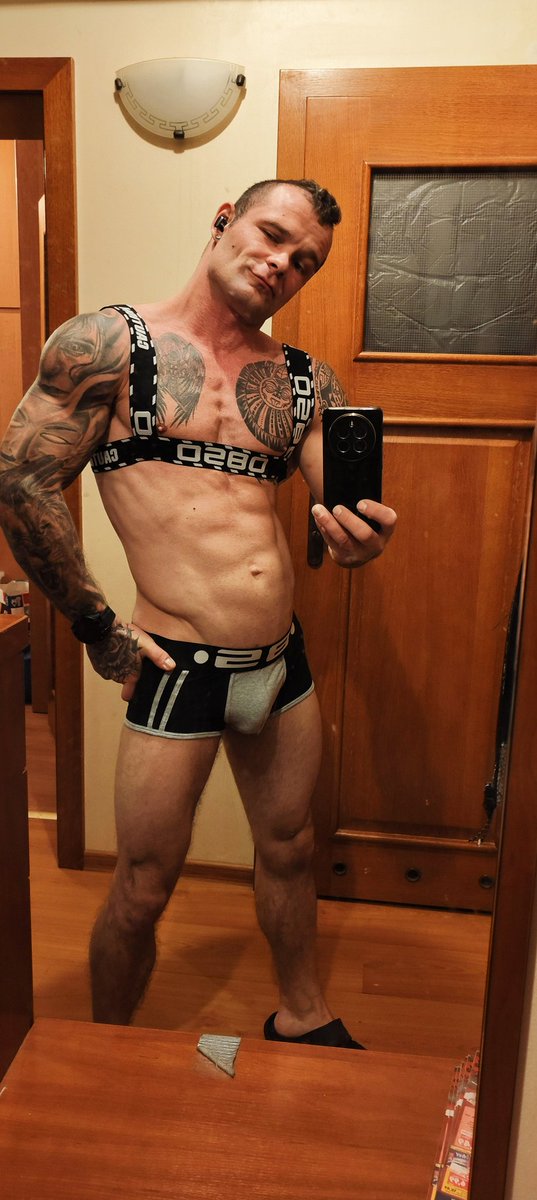 Miłego dnia i tygodnia  🤪🤪🤩🤩🤩🤩💪💪 #bodycheck #bodybuilding #bodypaint #bodyexpansion #body #fit #gymmotivation #gymfitness #gymboy #sexy #sexyboy #muscleart #MusclePhotography #muscle #siłownia #polishboy #crazy #crazyboy