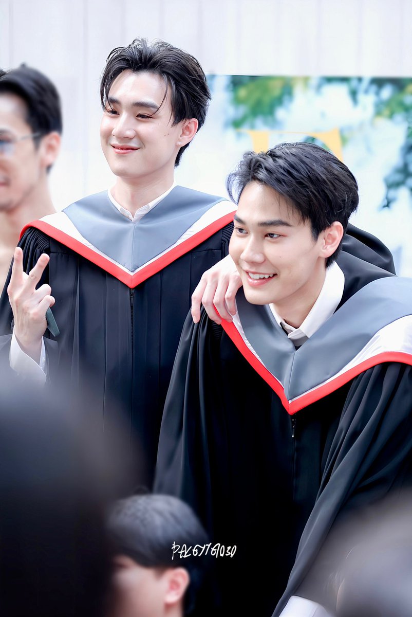 palette001030's tweet photo. 241123 👨🏻‍🎓👨🏻‍🎓💐🥳

best friend forever 😽

#DewjsuGraduation
#TEE_VTPGraduationDay 
#dew_jsu @dew_jsu
#TEE_VTP @vitheepanich https://t.co/NmOHy3NaGs