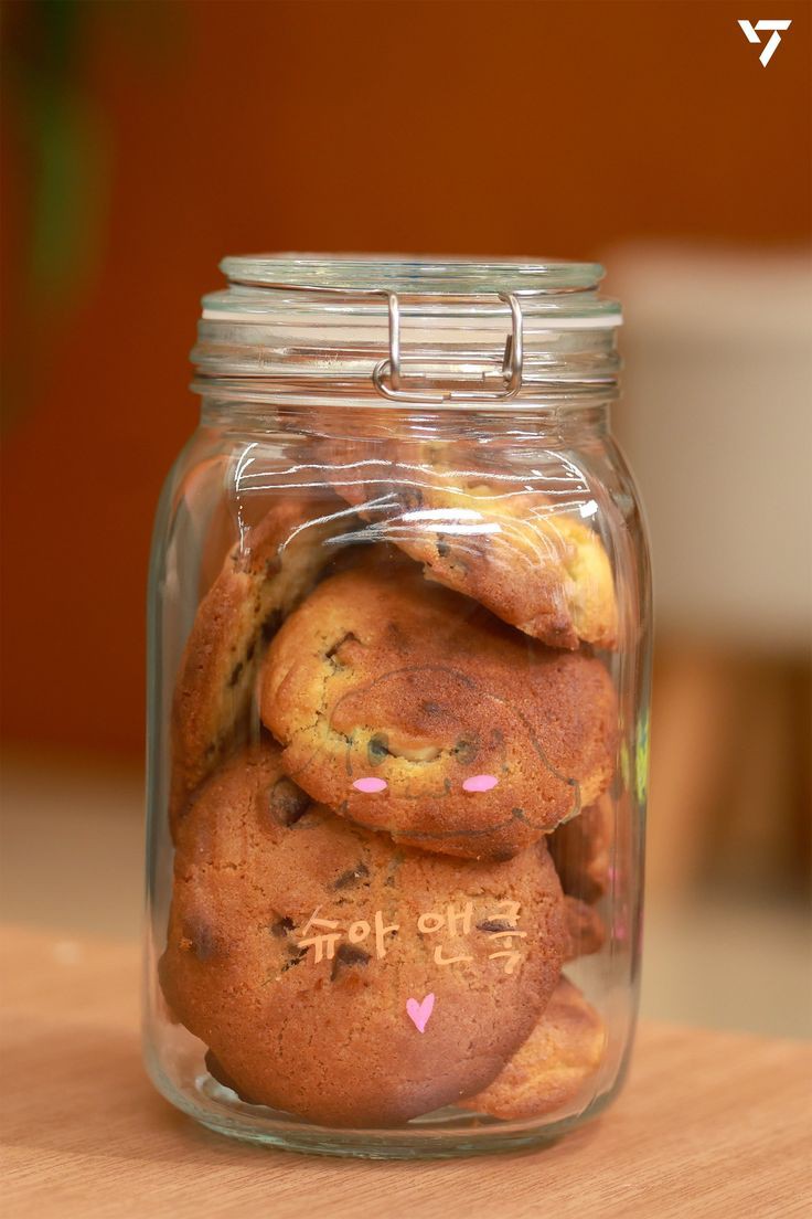 permisi dari Toko Chua 🌻
ada pesanan untukmu.. 

dari : abang paling ganteng
pesan : lola james scented candle ( 2 ) cookies ( 1 )
catatan : semoga semakin lama menjomblo
untuk : <a href="/vermtyhic/">theo</a>

terimakasih, semoga harimu menyenangkan ✨