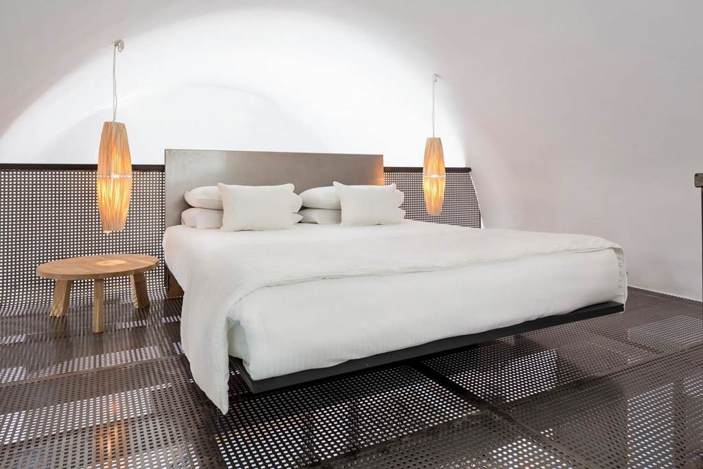 HolidayVibz's tweet image. 🌟 Experience pure elegance and luxury at the 5* Art Hotel in Santorini this September! 🌅✨ FROM only £1106pp, Bed and Breakfast

Book your dream holiday today! ✨🌴 #SantoriniGetaway #5StarLuxury #ArtHotel

☎️ Call: 0330 043 4354

View Further Details :: holidayvibz.com/special-offers…