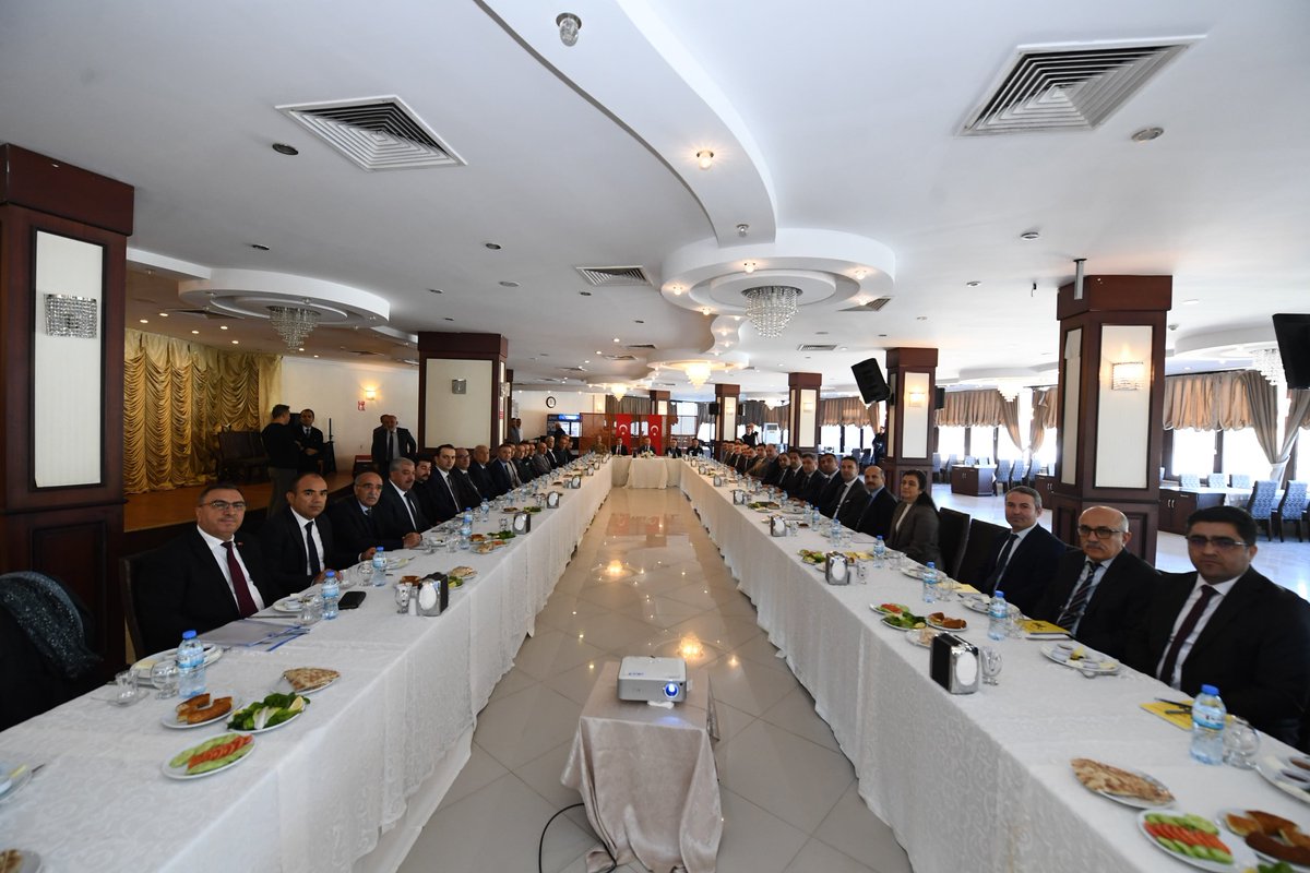 Sayın Valimiz Kemal Çeber başkanlığında, ilimizdeki kamu kurumlarının koordineli çalışması amacıyla gerçekleştirilen Haftaya Başlangıç Toplantısında, Ulaştırma ve Altyapı Bakanlığı VII. Bölge Müdürlüğü olarak tanıtım sunumumuzu yaptık.
<a href="/omer_alkis23/">Ömer ALKIŞ</a>