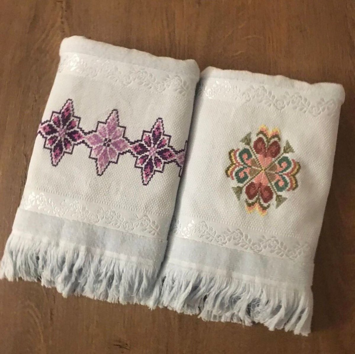nbsanatart's tweet photo. Sanat: Etamin İşleme 🧵 (Kanaviçe)
Tasarım: Otantik Desen
Almanya Berlin’e giden ürün siparişlerimiz
🧷: @nbsanat_art_etamine
🪡: @nbsanat_artgallerys
📸: @naciyebiyik_nb_sanat
Art: Etamine Processing (Cross Stitch)
Design: Authentic Pattern
#etamin #isleme #havlu #ceyiz https://t.co/T7PMOCkzUM