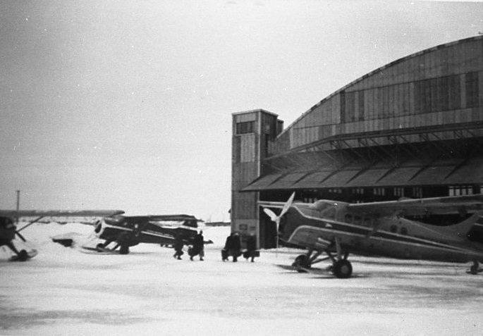 2 views of Gander's first  hangar, H20 . 1st, under construction in 1937 &amp; the 2nd when EPA took possession in the early 1950's to maintain their 'bush/mail' fleet operations &amp; maintenance before becoming an inter provincial airline. ganderairporthistoricalsociety.org/_html_trans/EP…