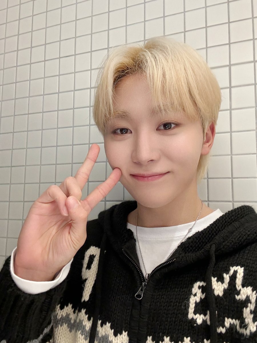 pledis_17's tweet photo. [17'S 승관] #KBS뉴스7제주

KBS 뉴스 7 제주에 깜짝 등장한 
제주 홍보대사 승관 🍊
제주만큼 오늘도 아름다운 뿌

#제주의_명문_귤
#제주의_자랑_뿌랑둥이 https://t.co/GmjJymuRfZ