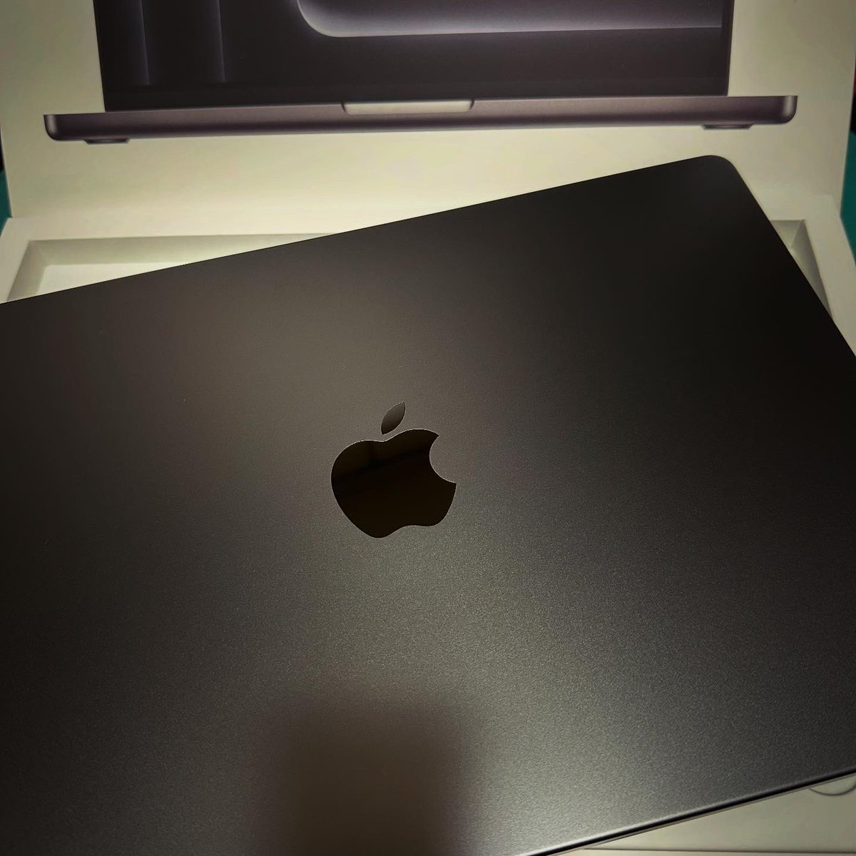 acisumoika's tweet image. めっちゃ頑張ってくれた2011 Lateもビープ音響きとうとうお疲れさまでしたとなりました。そしてようこそM4とても楽しみ！#macbookprom4pro