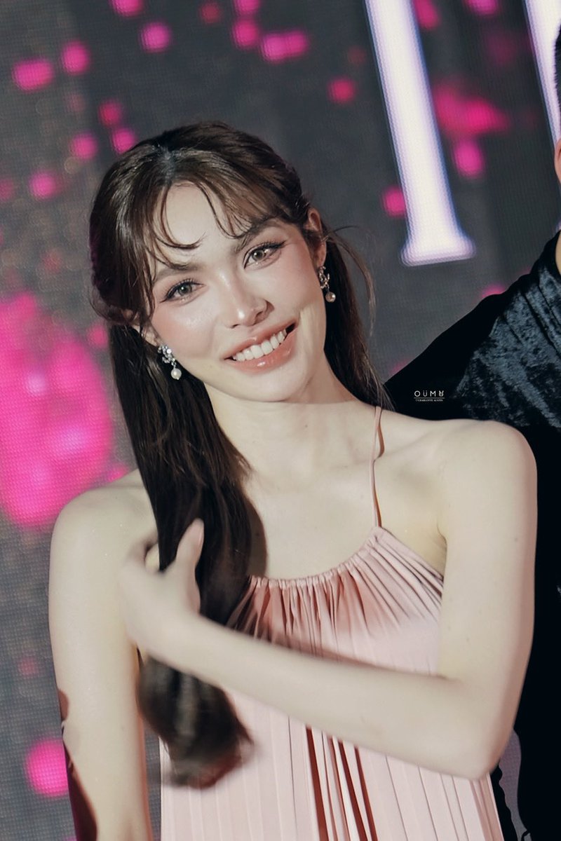 Xiiifaiz's tweet photo. princess💗

GOLDEN HOUR CHARLOTTE25
#ชาล็อตออสติน #CharlotteAustin
#CHARLOTTExBEAUTILOXxKONVY
@itscharlotty https://t.co/209z01PKsq