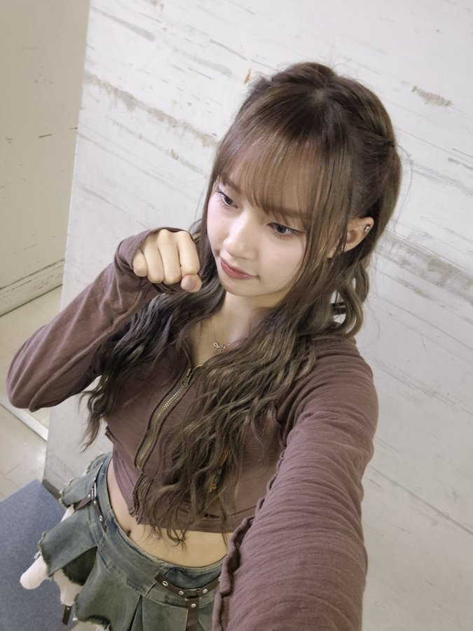 SpainCsr's tweet photo. [#GEUMHEE]
Hace frío afuera, así que lleva una chaqueta~☆

#CSR #첫사랑 #금희 https://t.co/9C4eywMHRV