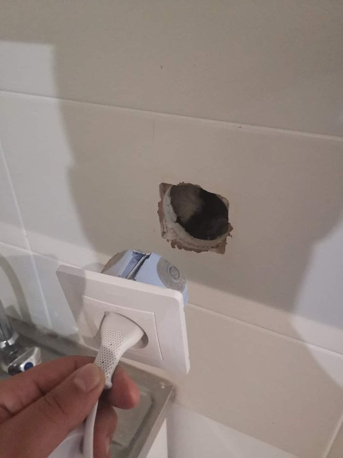 NosArtisansODT's tweet image. #nosartisansontdutalent 
l&apos;#electricien et la #prise #wifi !