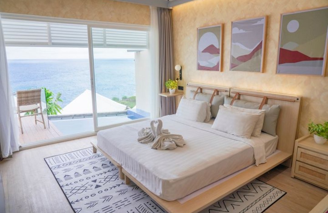 Di Jogja tuh ternyata banyak ya hotel &amp; resort yg view-nya ke pantai selatan Jogja. Pengen bgt cobain, selama ini staycation selalu cari yg view gunung haha.

Gw punya wishlist hotel view pantai di Jogja. Silakan di like &amp; bookmark, yg punya rekomen lain bisa drop di reply 🙏