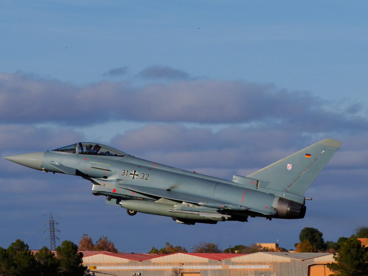 FOTOgrAAMA's tweet photo. #BuenosDias despegamos el #Lunes con más fotos del #TLP en #Albacete

Tornado &amp; Eurofighter @Team_Luftwaffe

#aviation #avgeek #tacticalleadershipprogramme #aviationphotography #spotting #spotter #planespotting #Military
#aviationlovers #aviationdaily 

📷 Cortesía @JuanSrcj63 https://t.co/3ttzSWUFaY