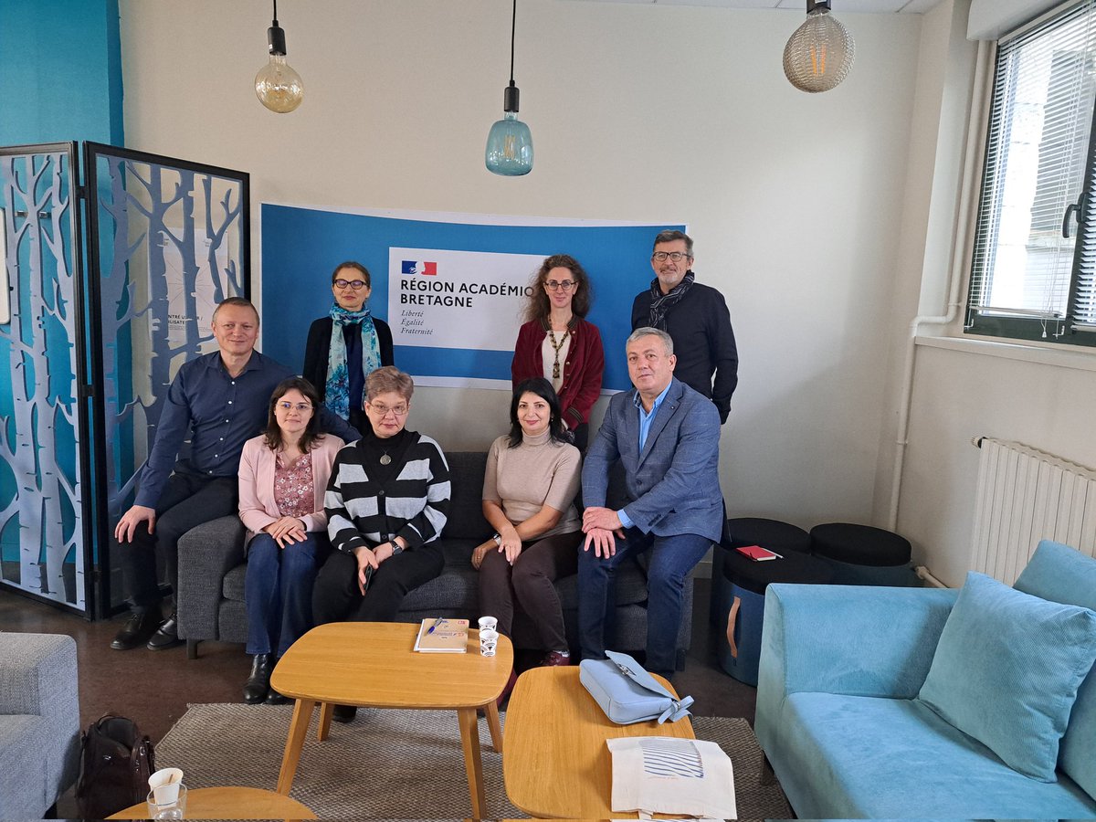 Erasmus mobilité des cadres- Présentation de l'observatoire du climat scolaire aux collègues Inspectrices et inspecteurs de la région de Lasi ( Roumanie) . <a href="/EUErasmusPlus/">Erasmus+</a> #ouvertureeurope