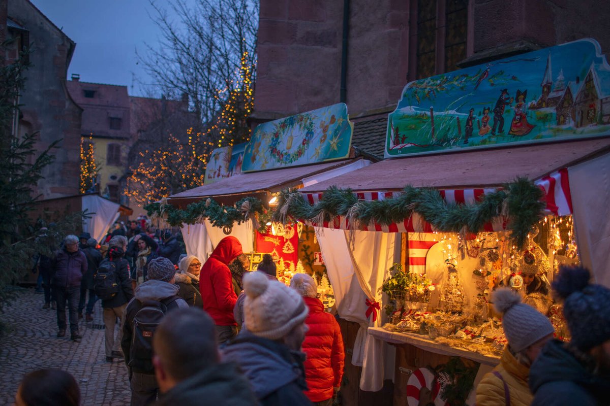 visitKB's tweet image. Ouverture du marché de Noël de Kaysersberg ce vendredi 29 novembre à 10h. Ouvert les 4 week-ends de l'Avent (vendredi, samedi et dimanche) jusqu'au 22 décembre. Toutes les infos sur noel-a-kaysersberg.com
#visitKB #Noël #marchédeNoël @TopmusicAlsace @bleualsace @Europe2Stras