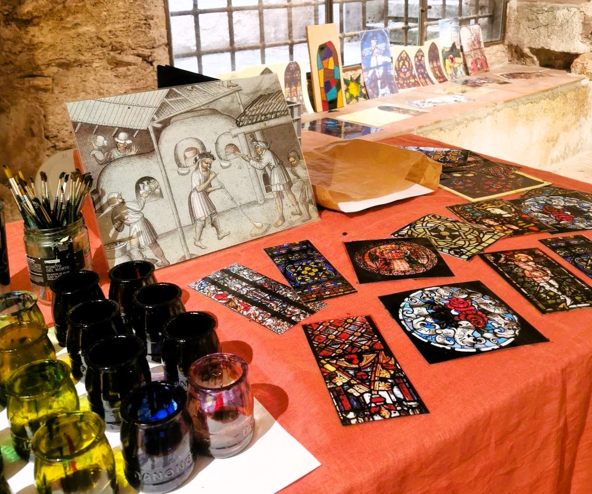 museusbanyoles's tweet photo. 🛠️ ARTESANS MEDIEVALS: FEM VITRALLS

👉 En el marc de la Fira de Nadal i mostra d’oficis proposem un taller amb el qual ens endinsem en el món medieval

🗓️ Dissabte 14 desembre
🕰️ 11:30 h
📍 Museu Arqueològic de Banyoles

ℹ️ https://t.co/KH3v7sdZwe https://t.co/t5g9QqVKA5