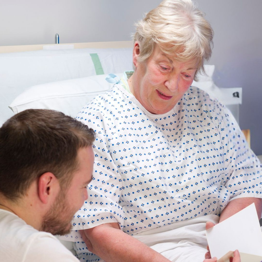 Today we’re introducing a new visitors’ charter across our hospitals. 

Our charter offers extended visiting hours from 10am to 7.30pm.

Read more: ow.ly/tWZ150UeOlS

#NHS #Visiting