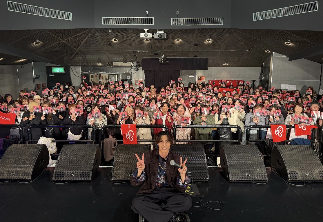 AKITO_SOLIDEMO's tweet photo. 31st Birthday Live
皆さん本当にありがとうございました！

ひっさびさのライブは楽しすぎた😭

そしてみんなにお祝いしてもらえて
まじで幸せでした。

本当にみんなありがとう！！

12月はたっくさん歌うよ！！
みんな年内たくさん思い出作ろうね！！

31歳の手島章斗もよろしくお願いします😎 https://t.co/GhKMNQkwfK