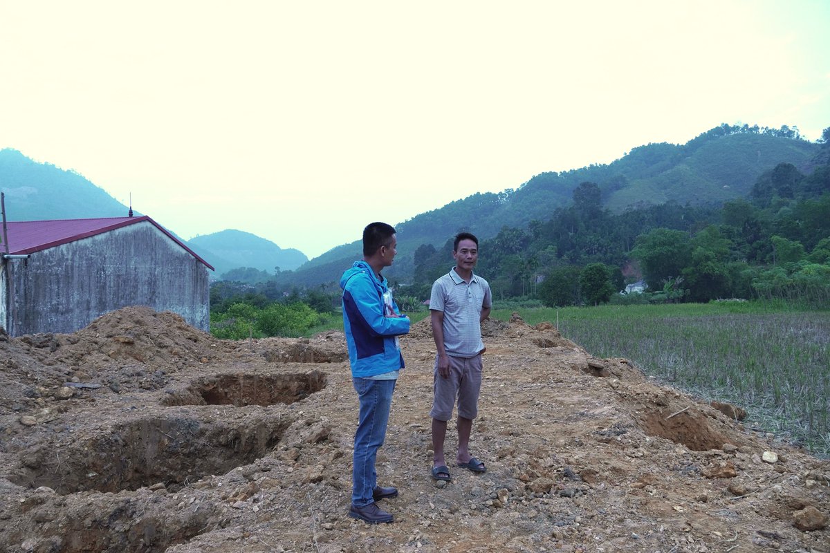 UNDPVietNam's tweet image. 🏠Our team visited communes to provide funding &amp;amp; handson training on housing repairs for families. 
With support from @UNCERF, we&apos;re working with local authorities &amp;amp; affected communities to enable them safely return home as soon as posible! 
#TyphoonYagi #BuildingBackBetter