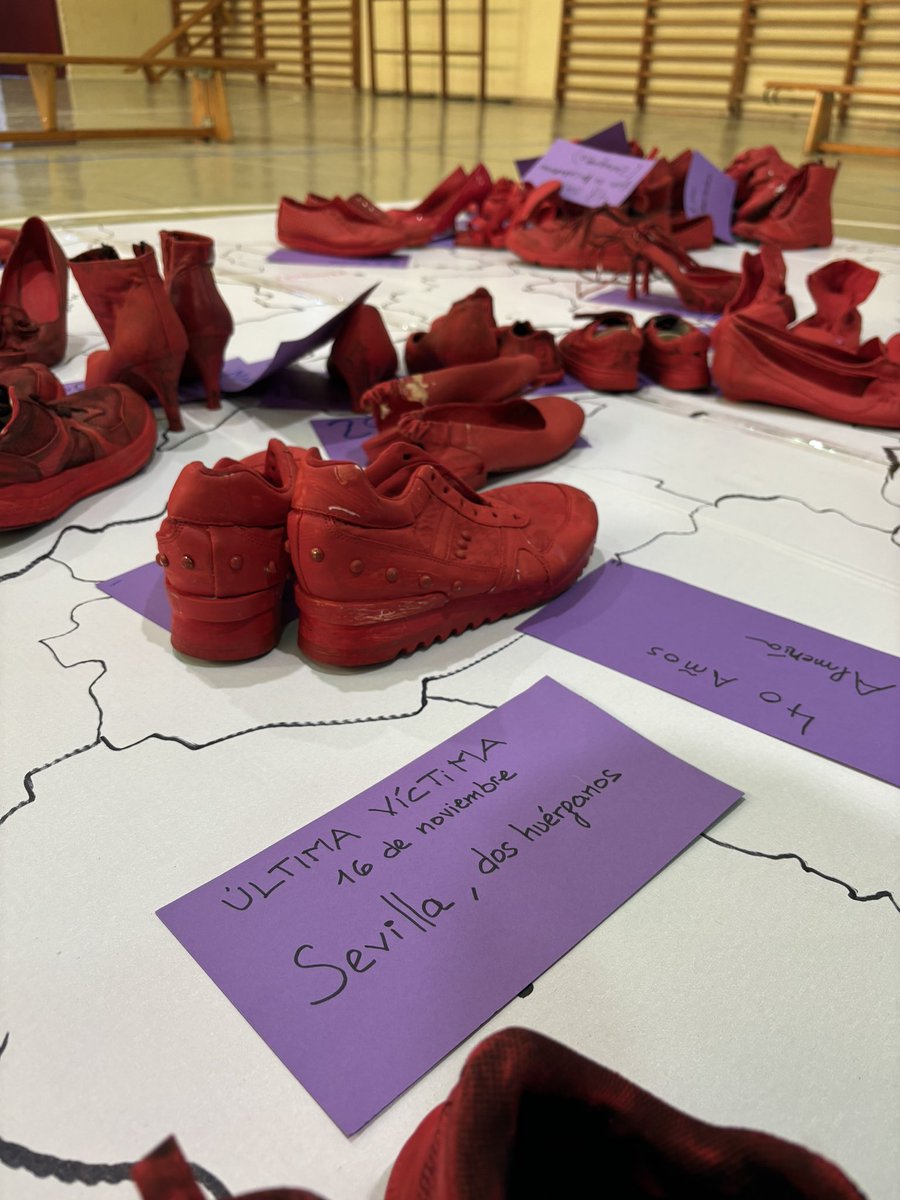 #25N es el Día Internacional contra la Violencia Machista hacia las mujeres. Desde el ÍES RÍO ÓRBIGO lo hemos conmemorado con zapatos negros y rojos recordando a las víctimas y huérfanos que ha dejado esta lacra en lo que llevamos de 2024.