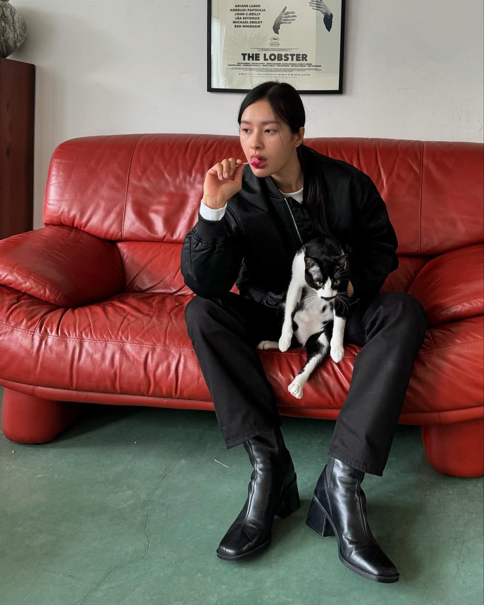 yanderfully's tweet image. I see a whole wall of… manut help 😳

#MilkPansa #miniv