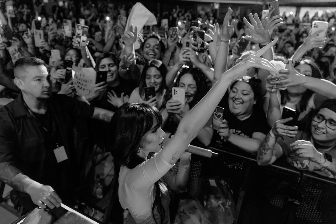 isernmas's tweet photo. 🙋‍♀️I contributed to this book too with the paper "The inappropriateness of fans’ blame". Using Spanish singer Aitana’s case, I show how fans’ blame can expose latent prejudices, like misogyny.

Many thanks to Roy Galán &amp; @AlfredArcher2 for discussion and inspiration. https://t.co/ed30ztU80Y