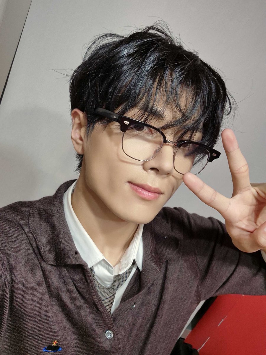 enhypenweverse's tweet image. [ #제이’s Post ] 241125

#JAY: 🤓

@ENHYPEN_members @ENHYPEN #ENHYPEN #엔하이픈