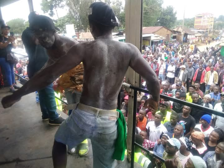 Safaricom inaendelea kusambazia wateja wake furaha ikiwa ni samu ya Mbale , Vihiga. Ni furaha kote msimu huu wa krisi!!!

#SambazaFurahaNaSafaricom 
<a href="/SafaricomPLC/">Safaricom PLC</a>