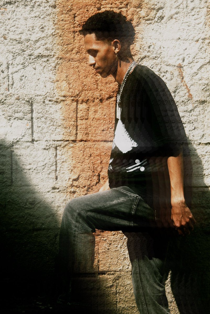 dafabi_'s tweet photo. chegamos na semana do álbum 💿⏳ https://t.co/0IWE1tSbB6