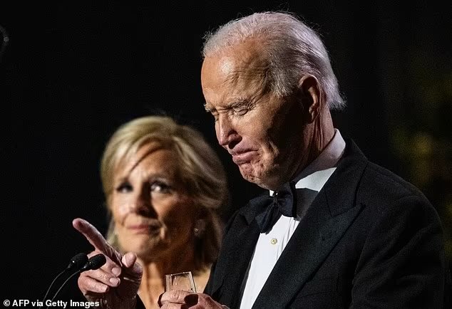 MikeSington's tweet image. President Biden tears up during farewell dinner for him at the White House.